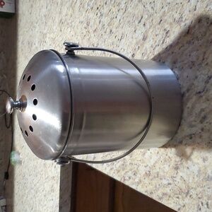 Compost bin for kitchen